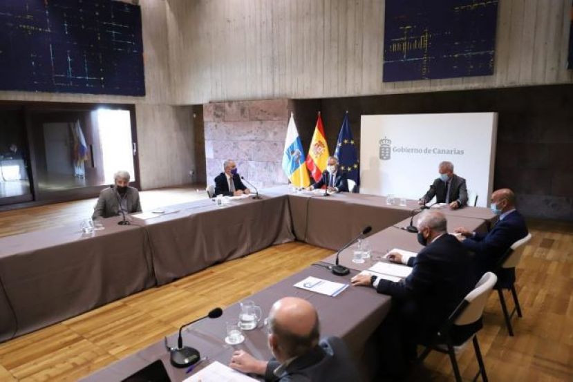 Canarias presenta al sector de la construcci&oacute;n las previsiones para invertir en los pr&oacute;ximos dos a&ntilde;os en carretera