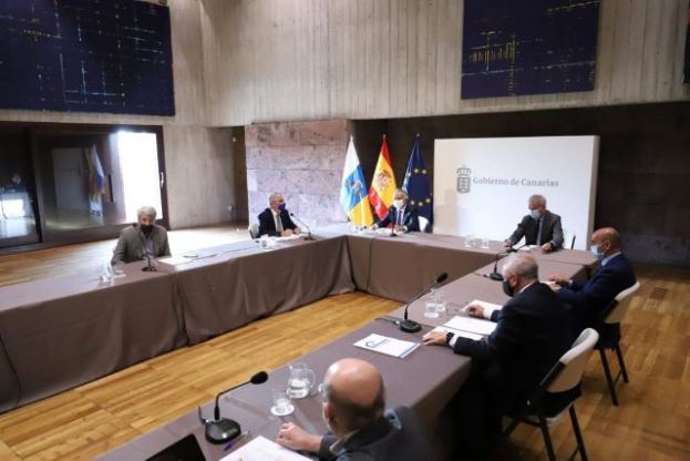 Canarias presenta al sector de la construcci&oacute;n las previsiones para invertir en los pr&oacute;ximos dos a&ntilde;os en carretera