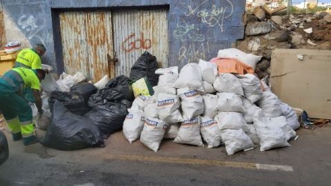 El servicio de limpieza de Telde recoge un 25% m&aacute;s de enseres y escombros
